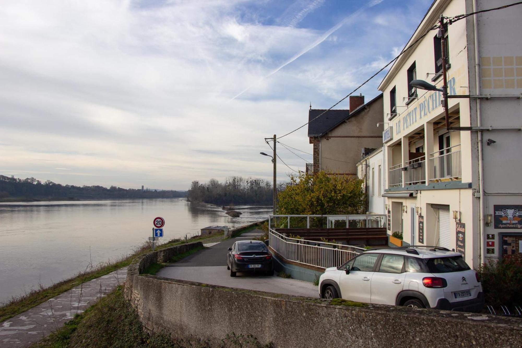 Le Petit Pecheur Hotel Saint-Florent-le-Vieil Bagian luar foto